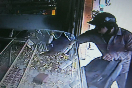 Cận mặt tên cướp tiệm vàng táo bạo giữa ban ngày