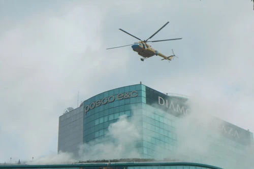 Diễn tập: Trực thăng tham gia chữa cháy tại Diamond Plaza
