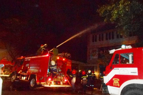 Cháy lớn ở phòng trà Da Vàng của nhạc sĩ Lê Quang