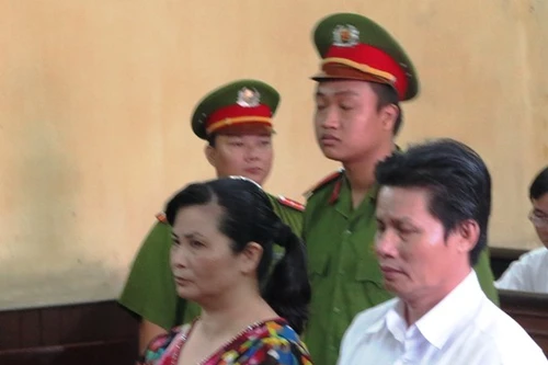 Nhiều đại gia sập bẫy lừa bà bán ve chai dạo và bác "xe ôm"