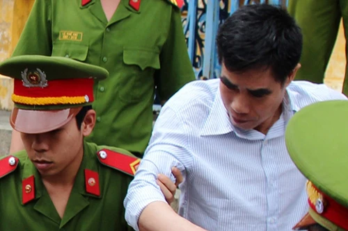 "Yêu" con riêng của người tình đến mang thai