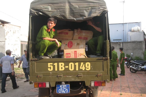 Nổ súng trấn áp, bắt điểm tập kết thuốc lá lậu lớn