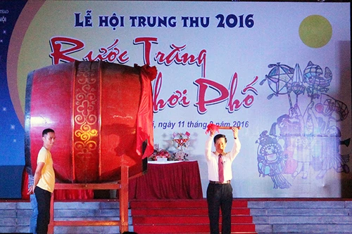 Sân chơi "Rước trăng chơi phố" trở lại với trẻ em Hà Nội