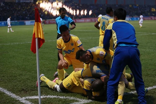 Bầu Quyết phấn khích với chiến thắng muộn của FLC Thanh Hóa