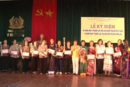 Gặp mặt CLB nữ Công an Hưu trí – Cụm Bệnh viện 19-8