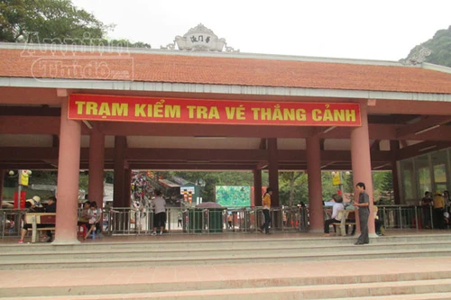 Chùa Hương vắng khách dẫu đang mùa lễ hội