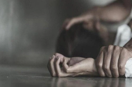 Bắt giữ kẻ hiếp dâm bé gái