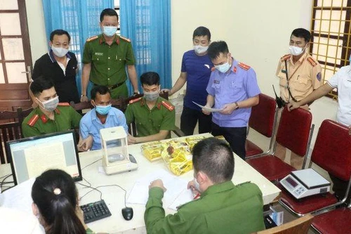 Thuê ô tô chở 5kg ma túy đi bán thì bị bắt