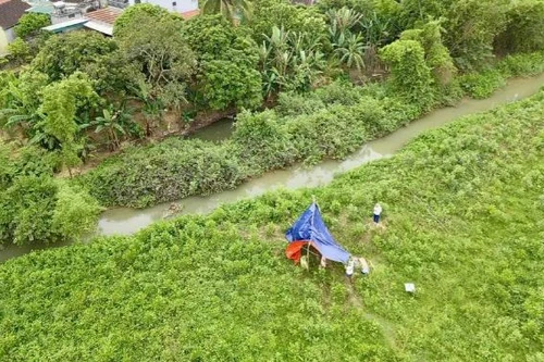 Phát hiện cụ bà tử vong dưới mương nước sau nhiều ngày đi bắt ốc không về