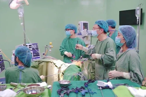 Cứu sống sản phụ mang thai trong, thai ngoài tử cung hiếm gặp