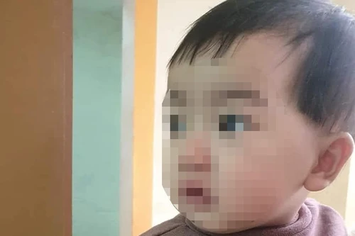 Bé gái bị bỏ rơi trong đêm lạnh cùng tờ giấy nhờ nuôi hộ