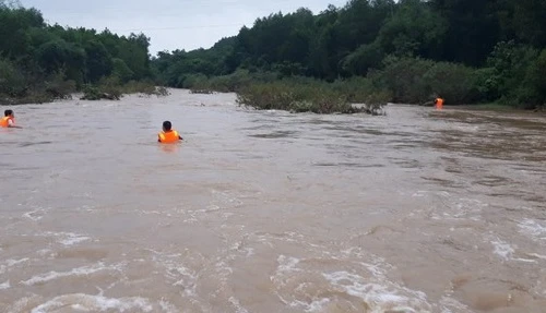 Tìm thấy thi thể người đàn ông bị lũ cuốn khi đi qua cầu tràn