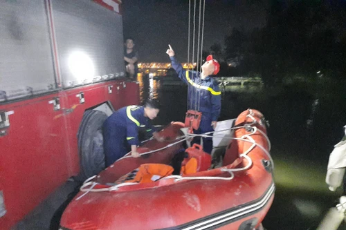 Tìm thấy thi thể nam thanh niên nhảy cầu Bến Thủy 2 