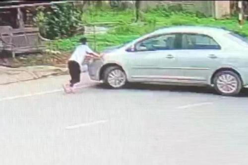 Tài xế “cướp” hai két bia rồi lên xe bỏ chạy