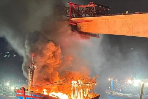 Làm rõ nguyên nhân cháy tàu của ngư dân trong đêm