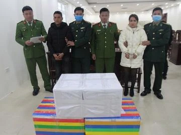 Đôi nam nữ sa lưới cùng 35 bánh heroin