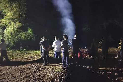 Tìm kiếm hai cháu bé nghi mất tích ở sông Lam