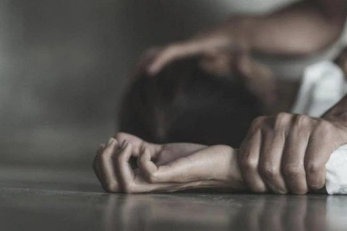 Nữ sinh 12 tuổi bị bảo vệ trường học giở trò đồi bại