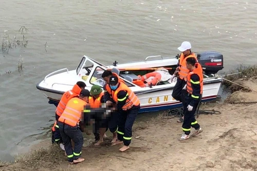 Tìm thấy thi thể nam thanh niên để lại xe máy gieo mình xuống sông tự tử