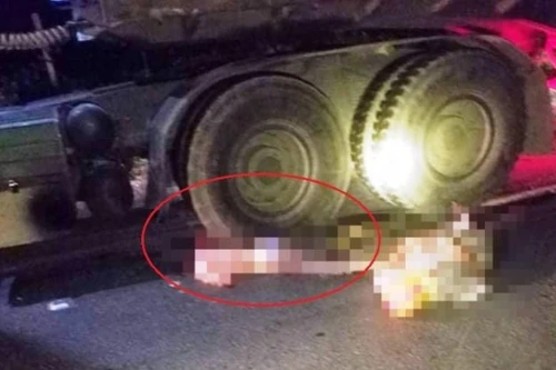 Hai vợ chồng bị xe đầu kéo cán thương vong