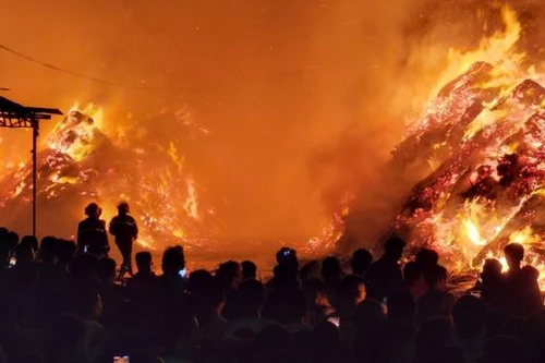 Cháy lớn trong khu công nghiệp ở Nghệ An