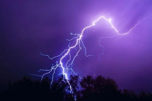 May mắn thoát chết khi bị sét đánh 