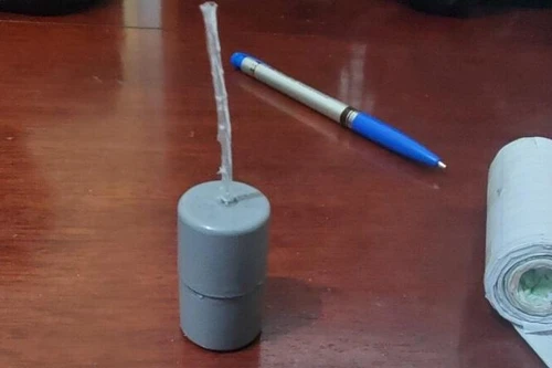 Nam sinh lớp 11 tự làm pháo bán cho học sinh