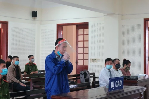 Mượn tài khoản ngân hàng của bạn, người đàn ông ôm nợ tiền tỷ