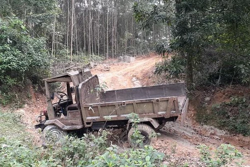 Người phụ nữ bị xe công nông mất phanh cán tử vong