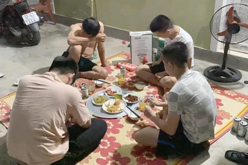 Rủ nhau ăn nhậu trong xóm trọ, 4 thanh niên bị phạt hàng chục triệu đồng