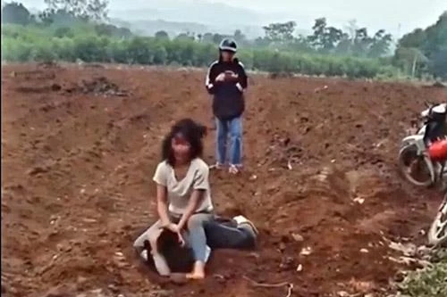 Xác minh nhóm nữ sinh đánh nhau để giải quyết mâu thuẫn
