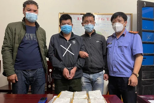 Người đàn ông mang 6 bánh heroin ra Hà Nội tiêu thụ thì bị bắt