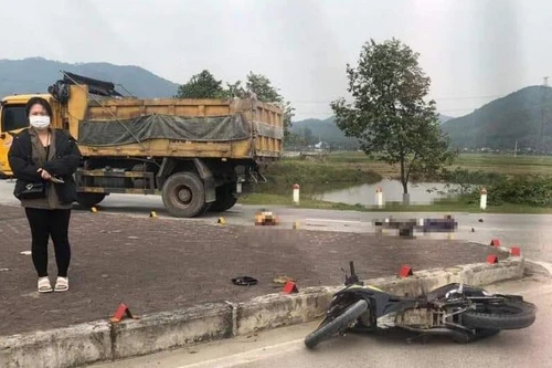 Va chạm với xe tải, đôi nam nữ tử vong thương tâm