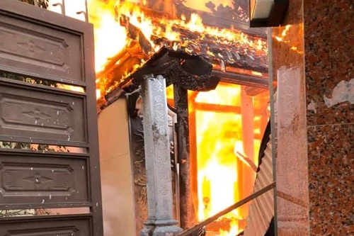 Cháy nhà thờ họ trong ngày rằm tháng 7