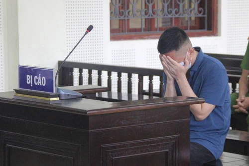 Nổi máu ‘anh hùng’ bênh bạn gái, người đàn ông đâm chết người