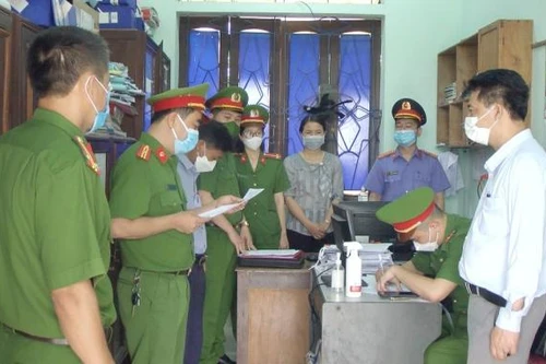 Khởi tố quan xã lạm dụng chức vụ, quyền hạn chiếm đoạt tài sản