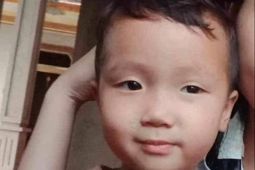 Hàng trăm người khẩn trương tìm kiếm bé trai 2 tuổi mất tích bí ẩn