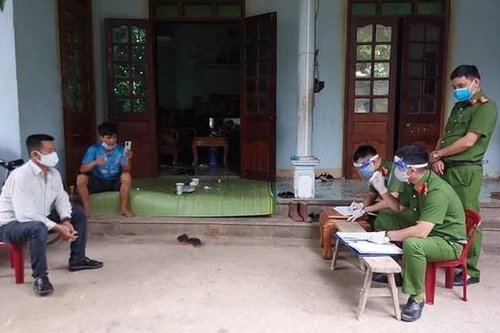 Đang cách ly tại nhà vẫn tổ chức ăn nhậu