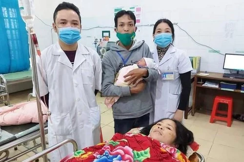 Nữ điều dưỡng hiến máu khẩn cấp cứu sống sản phụ