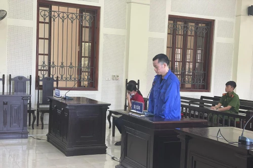 Thầy giáo đẩy hàng xóm ngã tử vong lĩnh án