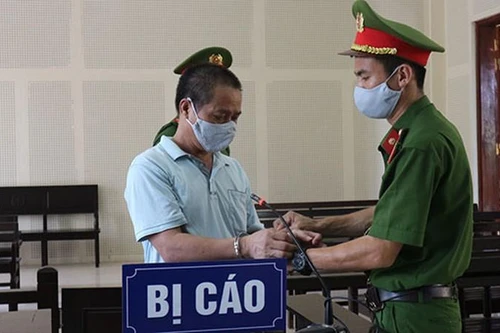 Cha cắm xe máy của con gái để lấy tiền buôn ma túy