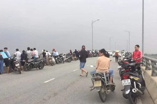 Tìm kiếm nam thanh niên nghi nhảy cầu tự tử