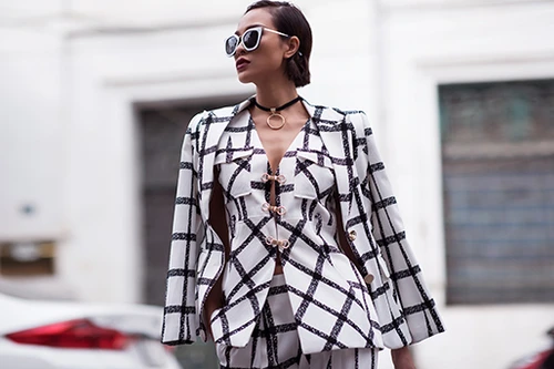 Không cần hở hang, siêu mẫu Phương Mai vẫn sành điệu 