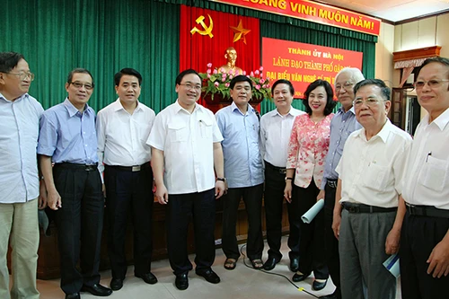 Trí thức, văn nghệ sỹ hiến kế phát triển bền vững Thủ đô