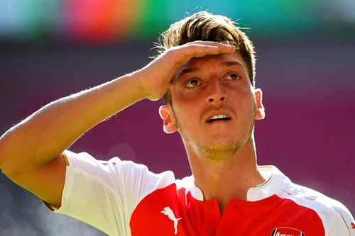 Ozil phá kỷ lục tại Premier League