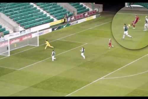 Ngỡ ngàng với "siêu phẩm" từ khoảng cách gần 40m của cô gái trẻ