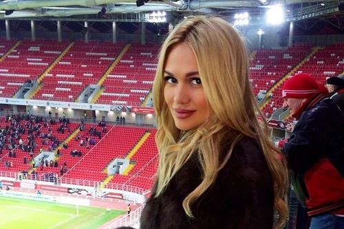 Nữ đại sứ World Cup 2018 khoe những đường cong "đốt" mắt người hâm mộ