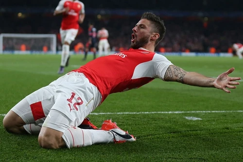 "Bàn tay của Chúa" đưa Arsenal trở về từ địa ngục