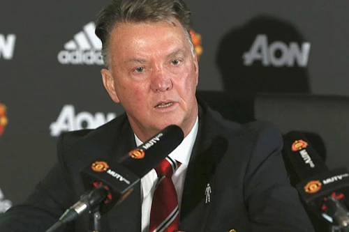 Người hâm mộ M.U giật mình khi Van Gaal nói về trận derby