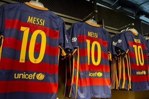 10 áo đấu bán chạy nhất trong mùa hè